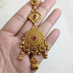 Fine Quality Gold-plated Maang Tikka is an antique Indian bridal jewelry piece, inspired by temple jewelry. Perfect for weddings, this forehead accessory is ideal for Pakistani bridal looks. Its traditional design and intricate craftsmanship make it a timeless gift for her, adding elegance to any special occasion. *𝐏𝐑𝐎𝐃𝐔𝐂𝐓 𝐃𝐄𝐓𝐀𝐈𝐋* * Material: Brass * Plating: Gold Plated *𝐃𝐈𝐌𝐄𝐍𝐒𝐈𝐎𝐍𝐒* *    Weight 18 gm Each, Length 2.2 Inches, Width 1.5 Inches, Top Chain Length: 2.6 Inches Brass Temple Jewelry Jhumkas For Rituals, Antique 22k Gold Chandbali Jewelry, Traditional Gold Tikka, Gold Meenakari Tikka For Ceremonial Occasions, Gold Meenakari Tikka For Ceremonial Use, Ceremonial Gold Meenakari Tikka, Antique Gold Temple Necklace With Meenakari, Antique Gold Meenakari Temple Necklace, Traditional Antique Gold Temple Necklace With Intricate Design