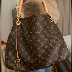 This Bag Has Not Been Worn. Comes With The Box And All The Paper Work Vintage Lv Bag, Louis Vuitton Handbags Outlet, Banana Bag, Paper Work, Handbag Outlet, Louis Vuitton Bags, Lv Bag, Vuitton Handbags, Designer Bags