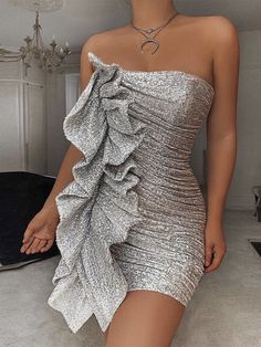 Feel Simply Assured As You Step Out In Fashion At Any Event In A Trendsetting Party Costume Or Tr... Elegant Dresses Dinner, Dresses Dinner, Cocktail Chic, Prom Dresses Elegant, Gaun Fashion, Sequins Dress, Short Prom Dress, Dinner Dress, Short Mini Dress