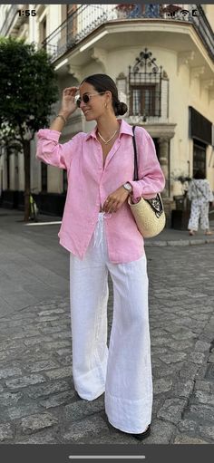 How To Style Linen Pants, Style Linen Pants, Pink Shirt Outfit, Linen Summer Outfits, Casual Dinner Outfit Summer, Linen Pants Style, Linen Shirt Outfit, Chica Chola, 70s Inspired Outfits