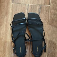 Never Worn Comes With No Box Us Womens Size 7.5 Or Eu Size 39 Leather Sandals Flat, Flat Sandals, Women's Shoes Sandals, Shoes Sandals, Size 7, Womens Sizes, Women Shoes, Sandals, Leather