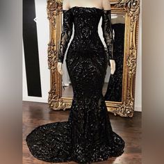 In Very Good Condition. Sweep Train Prom Dress, Prom Girl Dresses, Gown Plus Size, Long Sleeve Prom, Mermaid Sequin, Sequin Prom Dress, Dress Sweater, Cute Prom Dresses, فستان سهرة