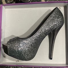 Hot Hot Hot! Delicious Silver/Gunmetal Sparkle Platform Heels. Never Worn! Size 7.5 Metallic Shiny Heels With Round Toe, Metallic Shimmer Heels For Night Out, Silver Shimmer Heels For Party, Silver Shiny Heels For Formal Occasions, Formal Silver Shiny Heels, Metallic Silver Heels With Glitter And Round Toe, Sparkling Silver Heels For Prom, Glamorous Metallic Silver Heels With Round Toe, Sparkling Silver Round Toe Heels