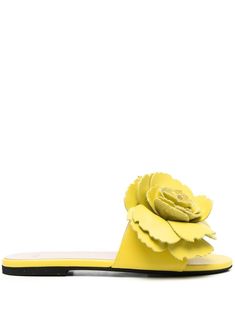 floral-appliqué flat sandals from Nº21 featuring banana yellow, calf leather, floral appliqué, branded insole, open toe, slip-on style, single toe strap and flat rubber sole. Banana Yellow, Yellow Sandals, Footwear Design, Sandals Flat, Floral Logo, Leather Floral, Shoe Show, Floral Applique, Flat Sandals