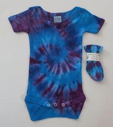 3 month romper and sock set.  the socks are 6 month size.  both are made of a bamboo cotton blend, a very soft material. hand dyed in turquoise and grape.    we use eco friendly dyes that stay bright and vibrant for years. all of our items are one of a kind and made to be fun while wearing or using. Onesie Pattern, Sock Set, Baby Ideas, Jennifer Lopez, Baby Stuff, Tie Dye Top, Soft Material, Hand Dyeing, Jay