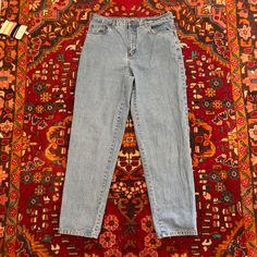 Vintage Women's Bill Blass Easy Fit Jeans - Size VINTAGE 10 In excellent vintage condition For any questions about sizing or measurements please let me know! Bill Blass, Feb 5, Womens Jeans, Fit Jeans, Jeans Fit, Let Me Know, Women's Jeans, Vintage Ladies, Jeans Size