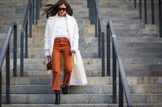 Dressing Younger: The Art of Youthful Fashion Mode Tips, Top Street Style, Blazer Outfit, Fashion Days, Estilo Chic, Autumn Street Style, Fashion People, Street Style Chic, Fashion Week Street Style