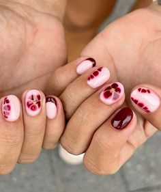 Ig@blueeeemint Cute Short Fall Nails, Fall Round Nails, Round Nails Designs, Fall Nails Design, Round Nail Designs, Short Fall Nails, Blooming Gel, Short Gel Nails, Cherry Nails