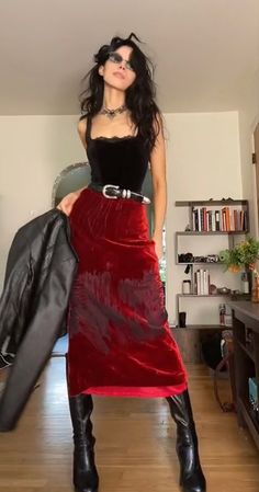 Look 80s, Mode Hippie, Maggie Lindemann, Mode Casual, Hozier, Velvet Skirt, Red Skirts