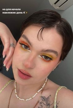 Hooded Eye Colorful Makeup, Funky Makeup, Beautiful Eyeshadow, Casual Makeup, Graphic Makeup, Swag Makeup, Eye Makeup Designs, Dope Makeup, Aesthetic Spring