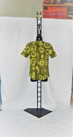 "Vintage 1980s MOSCHINO JEANS Exclusive  Men's  Shirts  Authentic MOSCHINO JEANS, made in italy ! .  Psychedelic pattern design Printed  Viscose/Polyester GOOD Condition   Size M . PLS Read Shirts measurements below Shoulder to shoulder 16.5 inches , 42 cm Armpit to Armpit 19.5 in. , 50 cm ( Chest 39\") Lenght 28.5 in, 73 cm. Post from Italy . Washed and sanitized. Item Posted from Italy This is a PRIVATE SALE The Photos are Real of the Items I sell in this auction. IF YOU HAVE QUESTION PLEASE C Fitted Casual Shirt With Vintage Print, Retro Graphic Print Shirt, Retro Fitted Printed Shirt, Fitted Retro Printed Shirt, Casual Green Shirt With Retro Print, Retro Fitted Hawaiian Shirt For Spring, Fitted Cotton Hawaiian Shirt With Print, Retro Shirt With Vintage Print In Patterned Color, Retro Patterned Shirt With Vintage Print