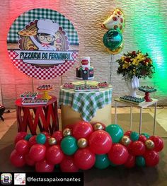 a table topped with lots of balloons next to a sign that says pizza da ferrono