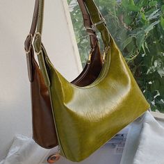 Spring Purses, Handbags Luxury, Shoulder Bags For Women, Pretty Bags, Cow Boy, Stevie Nicks, Mode Inspo, Designer Shoulder Bags, Small Tote