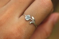 925 Silver April Birth Flower Ringdaisy Ringdaisy Flower - Etsy Dainty Silver Sunflower Jewelry, Dainty Daisy Sterling Silver Jewelry, Silver Daisy Jewelry Gift, Silver Daisy Jewelry For Gift, Dainty Daisy Silver Jewelry, Adjustable Silver Daisy-shaped Jewelry, Adjustable Silver Daisy Jewelry, Delicate Sterling Silver Flower Ring As Gift, Delicate Sterling Silver Flower Ring For Gift