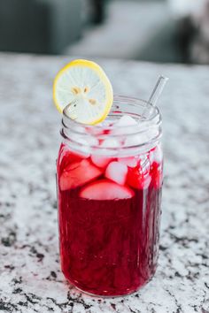 a mason jar filled with ice and lemon slices