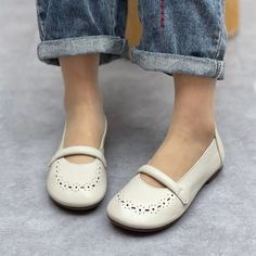 Gender: Women Item Type: Casual Shoes Main Material: Cow Leather Style: Casual, Classic, Retro Season: Spring, Summer, Autumn Heel Type: Flat Outsole Material: Rubber Heel Height: Low Heel (1-3 cm) Size Length cm inch 35 22.5 8.86 36 23 9.06 37 23.5 9.25 38 24 9.45 39 24.5 9.65 40 25 9.84 Coffee Sizes, Summer Retro, Tube Top Dress, Rubber Heels, Shoe Box, Summer Shoes, Socks Women, Womens Flats, Low Heels