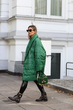 Duvet Coat, Comfortable Hoodies, Street Style Winter, Green Outfit, Winter Trends, Loungewear Set, Warm Outfits, 가을 패션