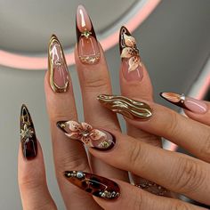 🌟 Luxury Handmade Press-On Nails | Tortoise Shell & Gold Accents 🌟 ✨ Transform your nails into a work of art with our handcrafted luxury press-on nail set. This stunning design combines rich tortoise shell patterns, 3D floral accents, and gold metallic details, making it the perfect choice for anyone who loves elegance and glamour. 💅💎 🌸 Why Choose This Set? 🌸 🌟 Premium Design: Features a mix of tortoise shell patterns, French tips, and golden embellishments that exude sophistication. 💐 3D Handcrafted Flowers: Delicate floral accents that add depth and charm to your nails. ✨ Metallic Gold Details: A touch of luxury with perfectly placed golden swirls and pearls. 🌿 Reusable and Durable: Made with high-quality, eco-friendly materials for multiple uses. 💎 Perfect for Every Occasion ? Detailed Nails Acrylic, Tortoise Shell Nails With Gold, Golden Birthday Nails, Gold Tips Nails, Gold And Brown Nails, Nails With Gold Charms, Gold Design Nails, Gold Nails Design, Gold Nails Acrylic