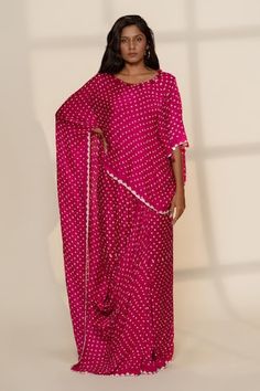 Pink gajji silk pre-stitched cape saree with handmade tasseled detailing and bandhani print. - Aza Fashions Silk Bandhani Print Dress With Traditional Drape, Silk Dress With Bandhani Print And Traditional Drape, Silk Dress With Bandhani Print In Traditional Drape, Drape Saree, Printed Sarees, Fashion App, Flared Sleeves, Silk Printing, Aza Fashion