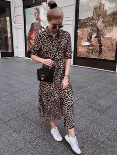 Material: PolyesterSeason: Spring, AutumnSleeves: Long sleevesStyle: Street Style, Casual styleFit: Regular fit Vestido Animal Print, Dress And Sneakers, Kimono Maxi Dress, Long Sleeve Skater Dress, Maxi Shirts, Long Sleeve Print Dress, Maxi Shirt Dress, Leopard Dress, Cute Fall Outfits