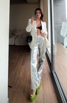 Flair Leg Pants Outfit, Holographic Pants Outfit, Chrome Pants Outfit, Silver Top Outfit, Silver Jeans Outfit, Silver Pants Outfit, Metallic Pants Outfit, Cozy Winter Outfit, Silver Outfits