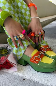 Maximalist Aesthetic Outfit, Mode Prints, Mode Shoes, Funky Shoes, Colorful Shoes, Carrie Bradshaw, Dream Shoes