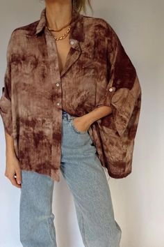 Gay Outfits, Holiday Fits, Brown Tie Dye, Fall Wardrobe Staples, 12th Tribe, Oversized Tees, Oversized Sleeves, Diy Vetement, Brown Tie