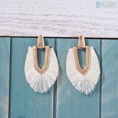 The Fan tassel is on trend! Swinging between fun and sophisticated, these fan-shaped tassel earrings add a splash of color to any outfit and look fantastic on. It makes a great everyday earrings. Or, if you are thinking of getting a thoughtful gift for your bridesmaids, this earrings is it! They can Trendy White Tassel Earrings For Summer, Trendy White Tassel Drop Earrings, Everyday Earrings, Dainty Earrings, Geometric Earrings, Tassel Earrings, Statement Earrings, Straw Bag, Bridesmaid Gifts