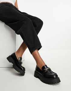 Shoes by ASOS DESIGN Good things come in pairs Slip-on style Snaffle detail Round toe Chunky sole City Break Outfit, Black Loafer Shoes, Chunky Loafer, Sacs Tote Bags, Chunky Loafers, Women Shoes Online, Platform Loafers, Black Loafers, Heeled Loafers