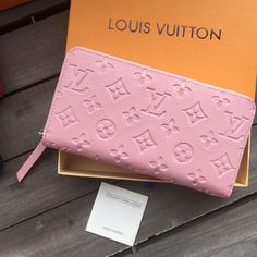 Tas Louis Vuitton, Pink Louis Vuitton, Wallet Luxury, Louis Vuitton Women, Luxury Purses, Luxury Wallet, Louis Vuitton Wallet, Seminyak, Monogrammed Leather