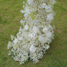 a bunch of flowers that are in the grass