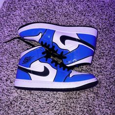 Size 7.5 M, 9 W Jordan 1 Mids, Blue Jordans, Jordan Sneakers, Nike Blue, Jordans Sneakers, Jordan 1, Womens Shoes Sneakers, Nike Shoes, Nike Women