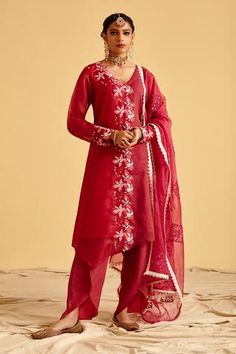 Shop for Lahario Red Chanderi Tissue Kurta Set for Women Online at Aza Fashions Tissue Kurta, Churidar Sleeves, Red Kurta, Cutwork Embroidery, Embroidered Dupatta, Organza Dupatta, Indian Fashion Designers, Kurta Set, Cut Work