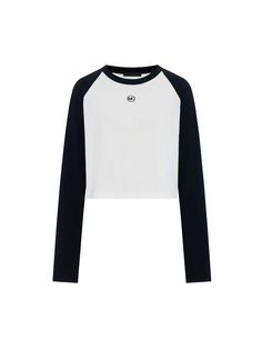 MO&Co. Women's Raglan Sleeves Cotton T-shirt Crafted from pure cotton, experience ultimate comfort. The striking color block design, along with the raglan sleeves and round neckline, exudes chic. The cropped fit pairs perfectly with high-waisted denim for a casual look. Features : - Short cut- Embroidered MC Logo on the chest- Contrast raglan sleeves, crewneck Code: MBD1TEE006The back length of size S is 42.5cmMATERIALS & CARE Material: 100% CottonREMINDER: All items are measured manually. Pleas Trendy Tops With Contrast Color And Relaxed Fit, Athleisure Raglan Sleeve Tops For Streetwear, Modern Cotton Color Block Tops, Modern White Color Block Tops, Crew Neck Tops With Contrast Panels For Streetwear, White Crew Neck T-shirt With Contrast Sleeves, Streetwear Crew Neck Top With Contrast Panels, Casual Crew Neck Tops With Contrast Panels, Athleisure Crew Neck Top With Contrast Color