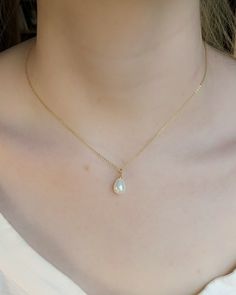 This beautiful pearl drop necklace is created with a genuine seashell pearl briolette strung from a delicate 24k gold filled chain. Chain length is 15 1/2". Matching earrings also available. Teardrop Pearl Necklace, Simple Pearl Pendant, Simple Necklaces, Simple Pearl Necklace, Beads Design, Delicate Necklaces, Pearl Drop Necklace, Wedding Necklaces, Pearl Necklace Vintage