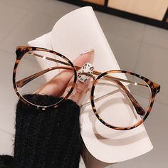 Frame material: Metal +PC Gender: Unisex Lens materials: PC Frame, White, Clothes