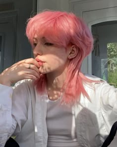 Sanzu Hairstyle, Long Jelly Fish Haircut, Long Pink Hair Men, Sanzu Haircut, Super Fluffy Hair, Pink Mullet, Mullet Haircut