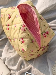 Cute Floral Makeup Bag Large Quilted Travel Makeup Pouch with Zipper Makeup Organizer Storage Bag Small Item Storage, Box Patterns, Travel Storage Bag, Bag With Zipper, Flower Bag, Organizer Storage, Cosmetic Organizer, Makeup Organizer, Pink Gingham