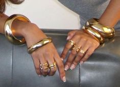 00s Mode, Gold Girl, Chunky Jewelry, Funky Jewelry, Golden Girl, Stacked Jewelry, Looks Chic