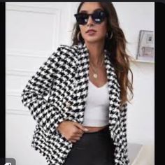 Gingham Design Casual White Houndstooth Outerwear, Chic Long Sleeve Houndstooth Blazer, Chic Houndstooth Outerwear For Spring, Trendy White Houndstooth Outerwear, Black Houndstooth Blazer For Spring, White Houndstooth Blazer For Winter, White Houndstooth Outerwear For Office, Chic Gingham Fitted Outerwear, Chic Fitted Gingham Outerwear