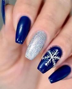 Creative holiday acrylic nails for the upcoming Christmas season to keep your nails looking good featuring different styles. Sns Nails Colors, Holiday Acrylic Nails, December Nails, Winter Nails Acrylic, Christmas Nails Acrylic, Nails Polish, Xmas Nails, Christmas Nail Designs