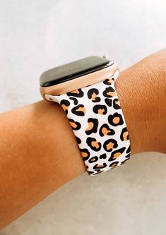 You need this leopard watch band. It is the arm candy that you have been searching for. One size fits most. Gucci Apple Watch Band, Cute Apple Watch Bands, Apple Watch Bands Fashion, Apple Watch Wristbands, Apple Watch Bands Women, Apple Watch Fashion, Cute Watches, Apple Watch Accessories, Apple Cases