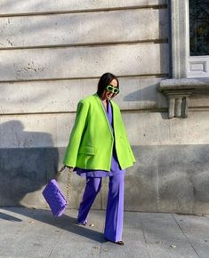 Color Blocking Casual Outfits, Bright Winter Outfits Casual Street Styles, Colorblocking Outfit, Colorblock Outfits, Laura Eguizabal, Bright Winter Outfits, Colour Blocking Fashion, Color Combos Outfit, Spring Palette