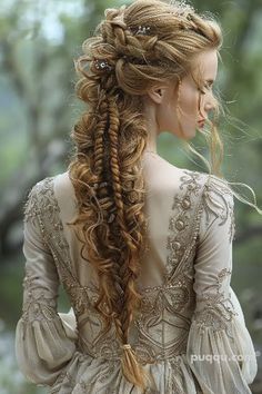 Fantasy Braids Ideas That'll Transform Your Look - Puqqu Κούρεμα Bob, Braided Hairdo, Fishtail Braid, Coily Hair, Formal Hairstyles, Popular Hairstyles, Unique Hairstyles