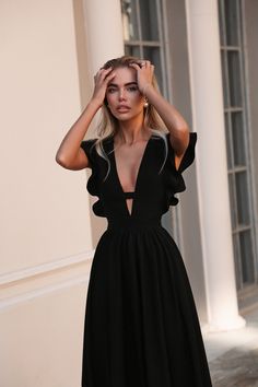 Midi Décolletage Accent Dress | VICLAN Dress Hawaiian Style, Formal Dresses Short, Black Midi, Looks Chic, Mode Inspiration, Looks Vintage, Classy Dress, Fancy Dresses, Guest Dresses