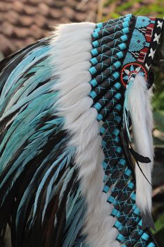 Medium Indian Headdress Replica made with real turquoise and black rooster feathers Black Scrollword made with turquoise threads This great adult headdress is entirely handmade and truly adorable. Perfect photography prop for your special ocasion. Ties in the back for a perfect fit. This will be precious for your costume, or even room decor. Head circumference: 59 centimeters / 23 inches ✈️ Worldwide shipping 🐤 I only use authentic feathers ⛺️ I guarantee highest quality, 100% hand-crafted American Indian Clothing, Native American Dress, Native American Headdress, Black Rooster, Native American Pictures, Indian Headdress, Rooster Feathers, Turquoise And Black, Native American Crafts