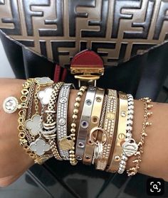 Material Things, Super Rich, Jewelry Fashion Trends, Classy Jewelry, Expensive Jewelry, Rich Kids, Stacked Jewelry