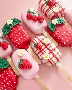 strawberries and strawberrys are arranged on pops