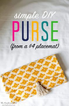 a yellow and white crochet purse with the words simple diy purse from a 4 placemat