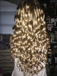 Dream Hair, Long Curly Hair, Shiny Hair, Long Curly, Hairstyles For School, Aesthetic Hair, Curled Hairstyles, Gorgeous Hair, Blonde Girl